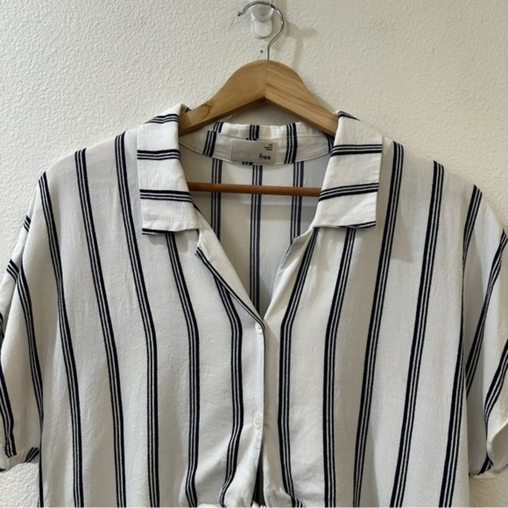 Aritzia Wilfred Navy White Tie Front Blouse Size XS - Picture 5 of 10